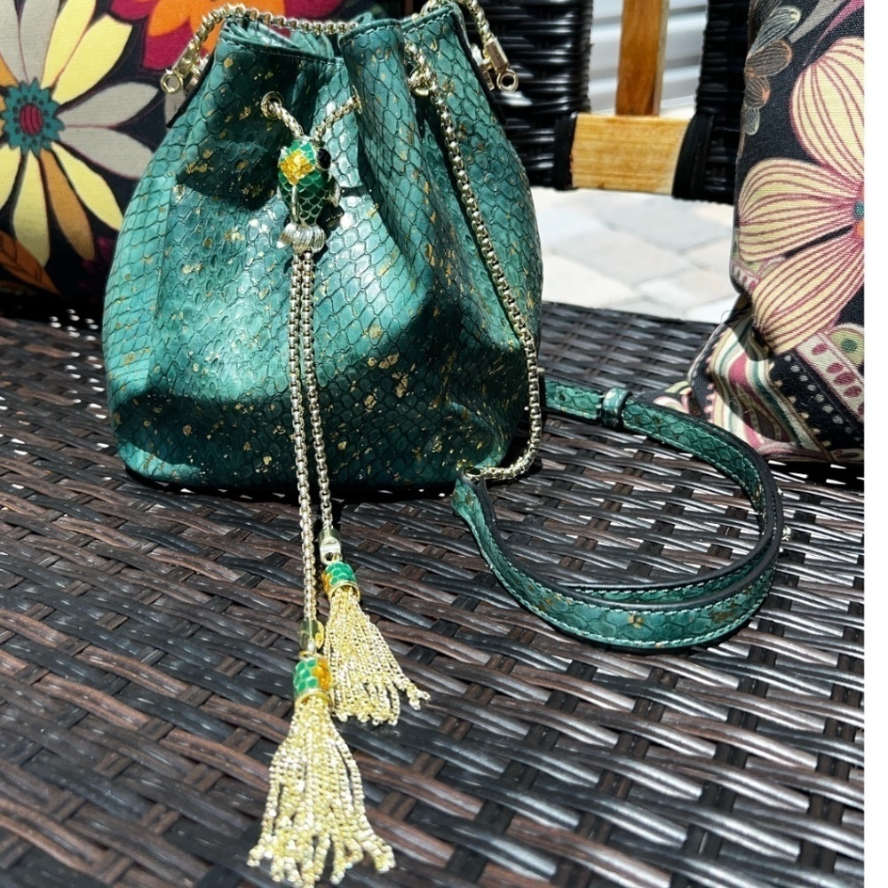 Vegan Leather Green/Gold Snake Print Bucket Bag w/Goldfish Drawstring/Top Handle - Picture 10 of 16